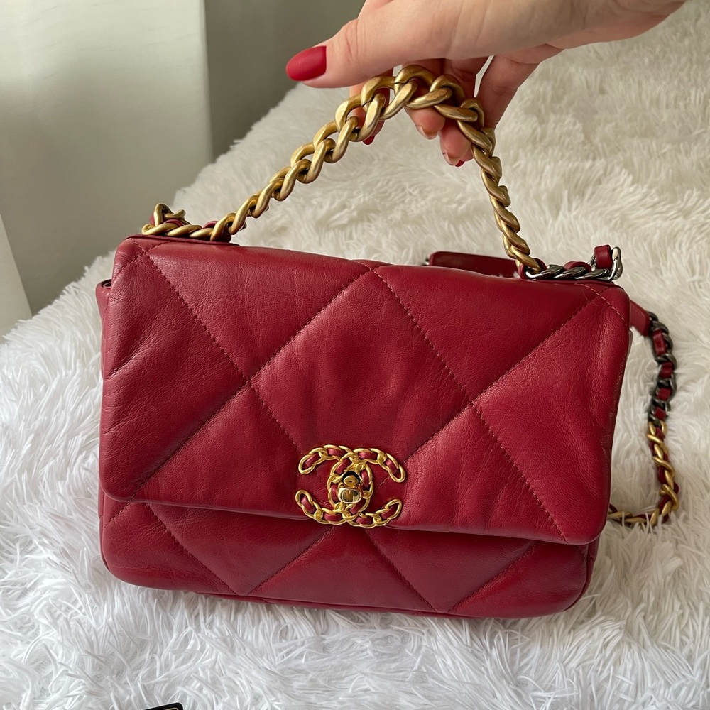 Chanel Flap 19 quilted lambskin Rouge